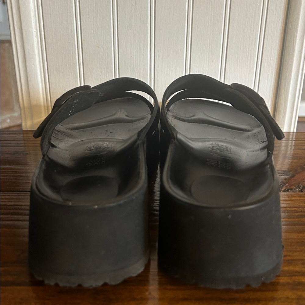 BIRKENSTOCK Alma Leather
Platform Sandals. - Picture 7 of 10